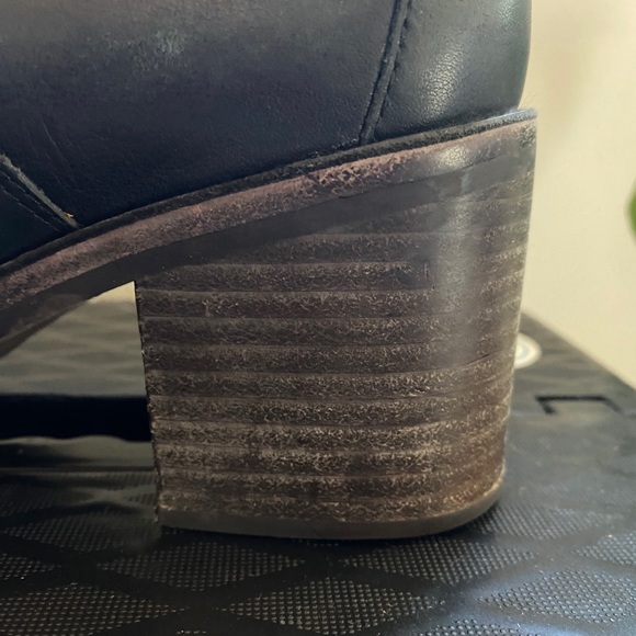 UGG Australia Black Leather Boots - Picture 5 of 13